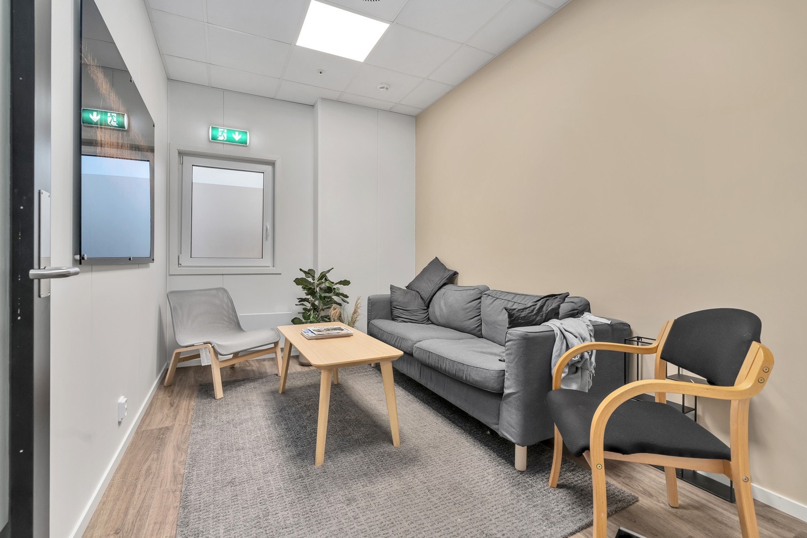 Lagerhall, produksjonshall og kontorlokale på Mjåvann
