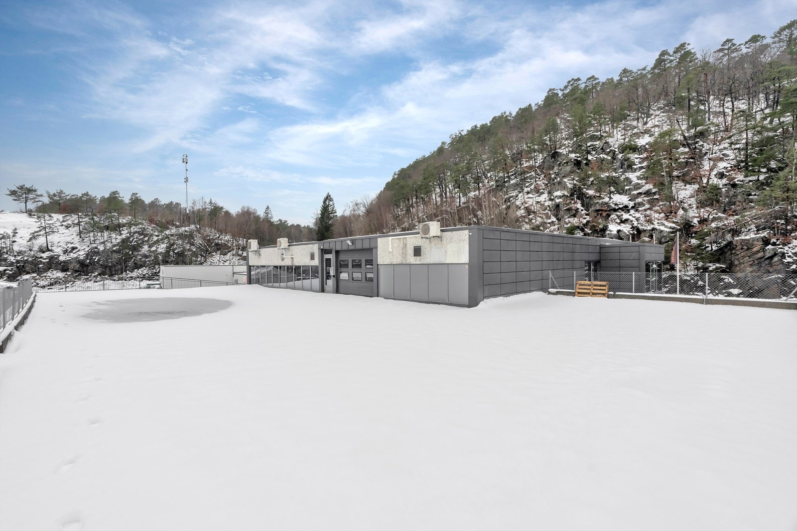 Forretningslokale med svært god eksponering fra Barstølveien - Sørlandsparken.