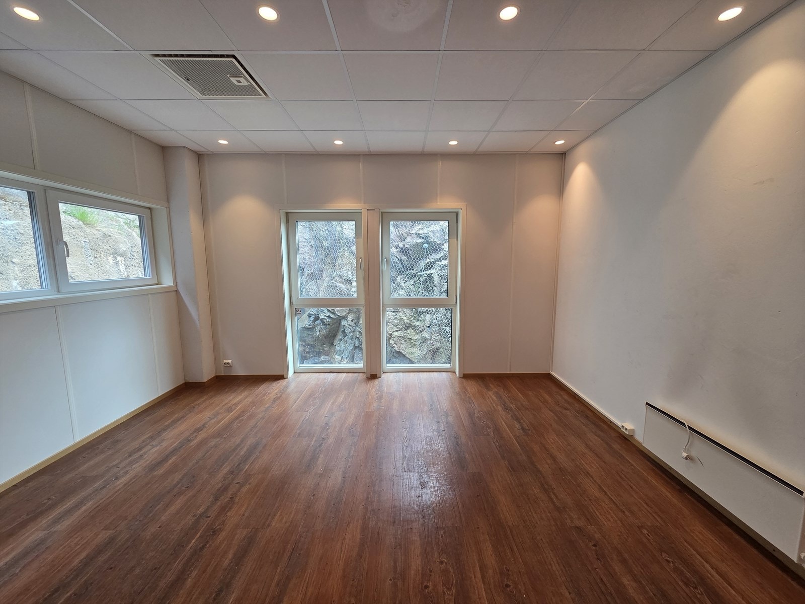 60 m2 BTA kontorlokale ledig for innflytting | Gunstig leie | Nær E-18 og godt med parkering