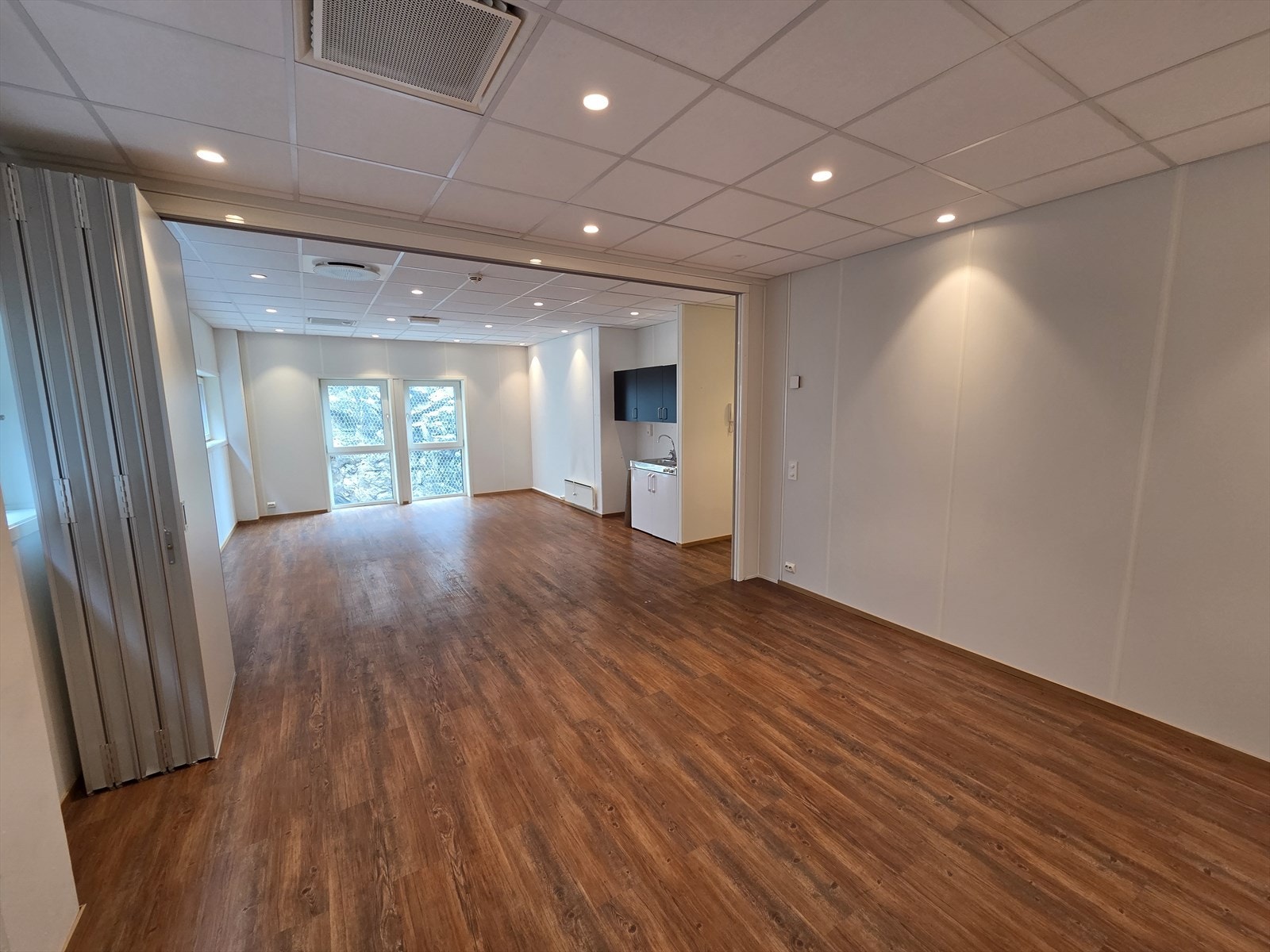 60 m2 BTA kontorlokale ledig for innflytting | Gunstig leie | Nær E-18 og godt med parkering