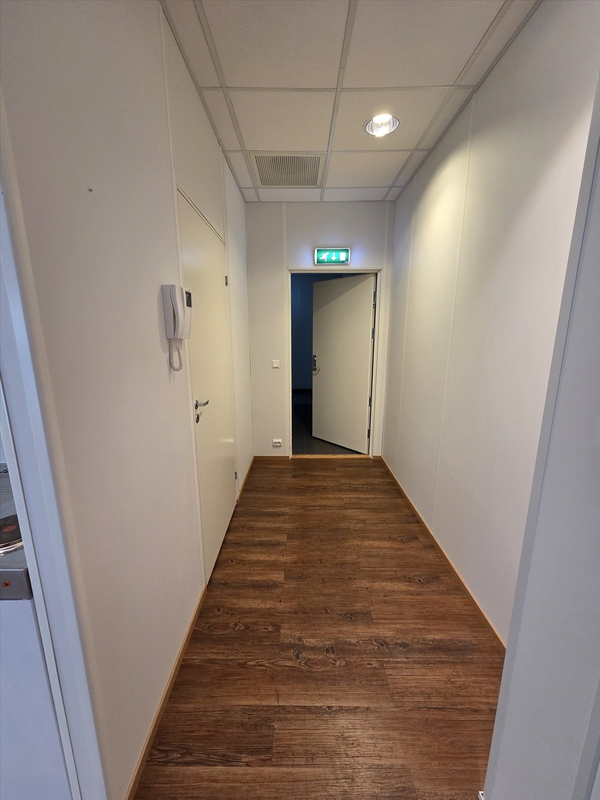 60 m2 BTA kontorlokale ledig for innflytting | Gunstig leie | Nær E-18 og godt med parkering