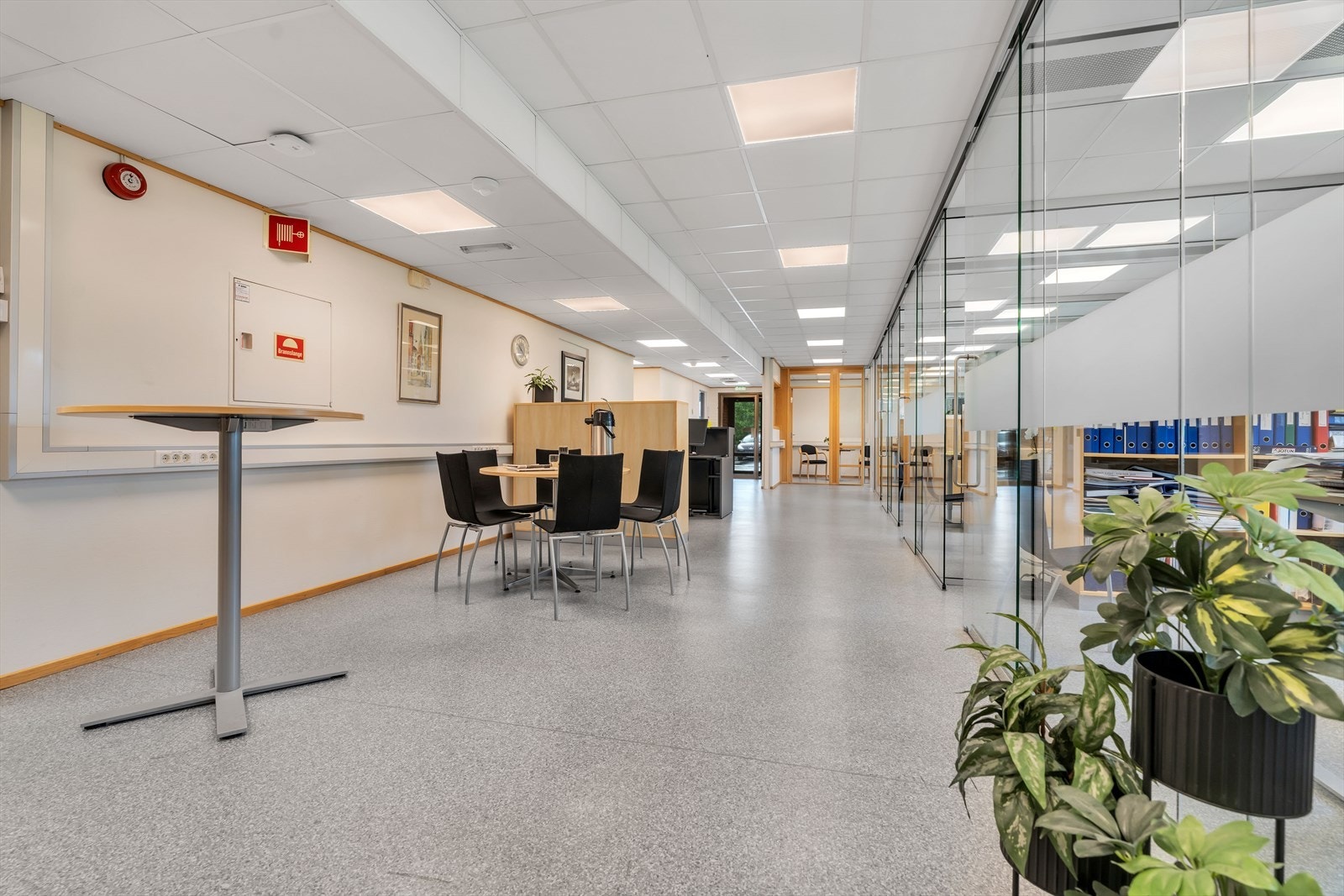 Kontorlokaler med cellekontorer og mulighet for felles kantine - Stoa