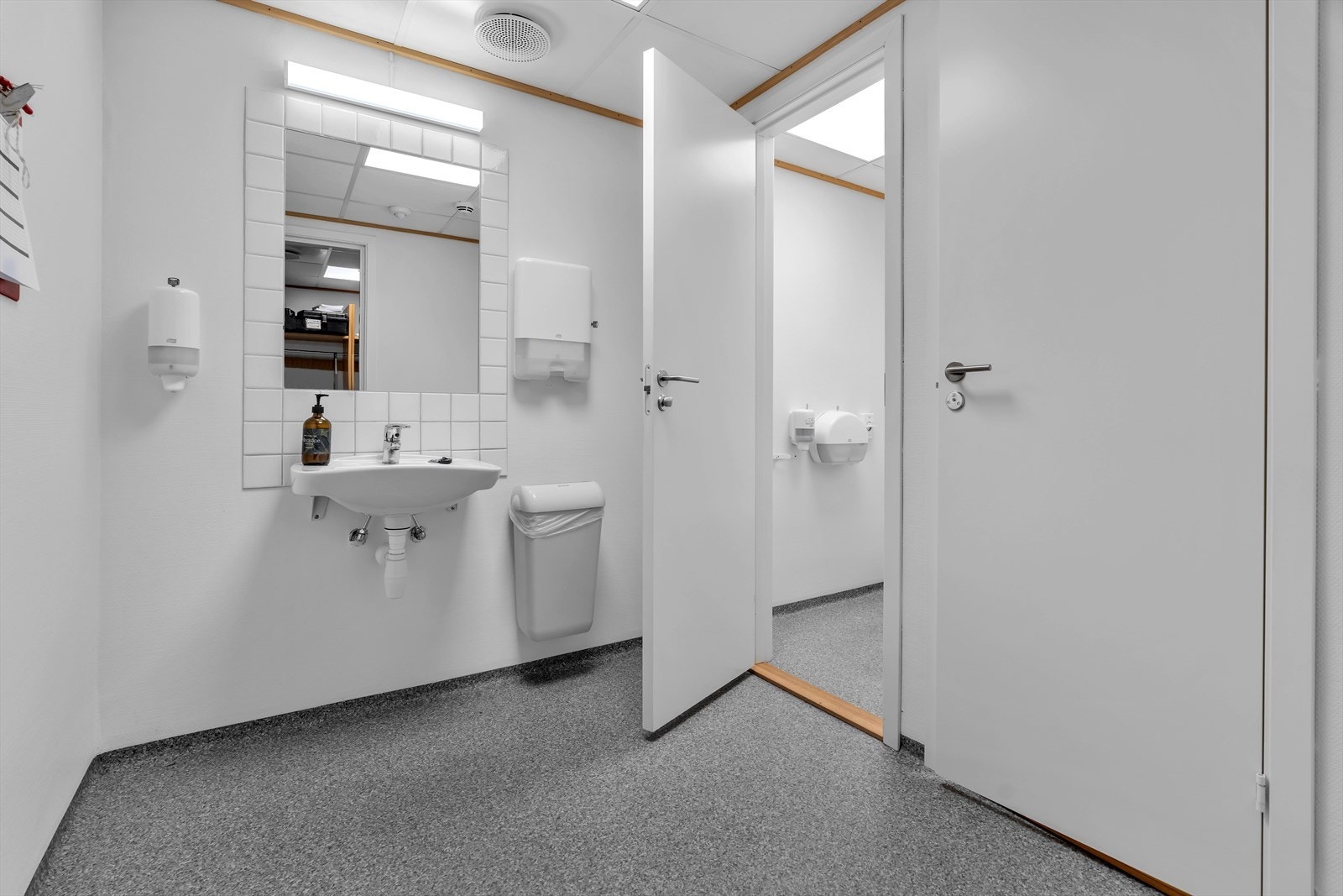 Kontorlokaler med cellekontorer og mulighet for felles kantine - Stoa