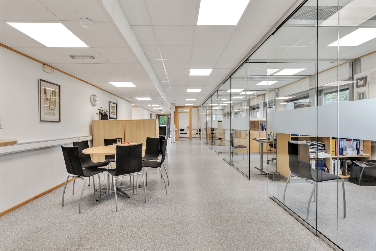 Kontorlokaler med cellekontorer og mulighet for felles kantine - Stoa