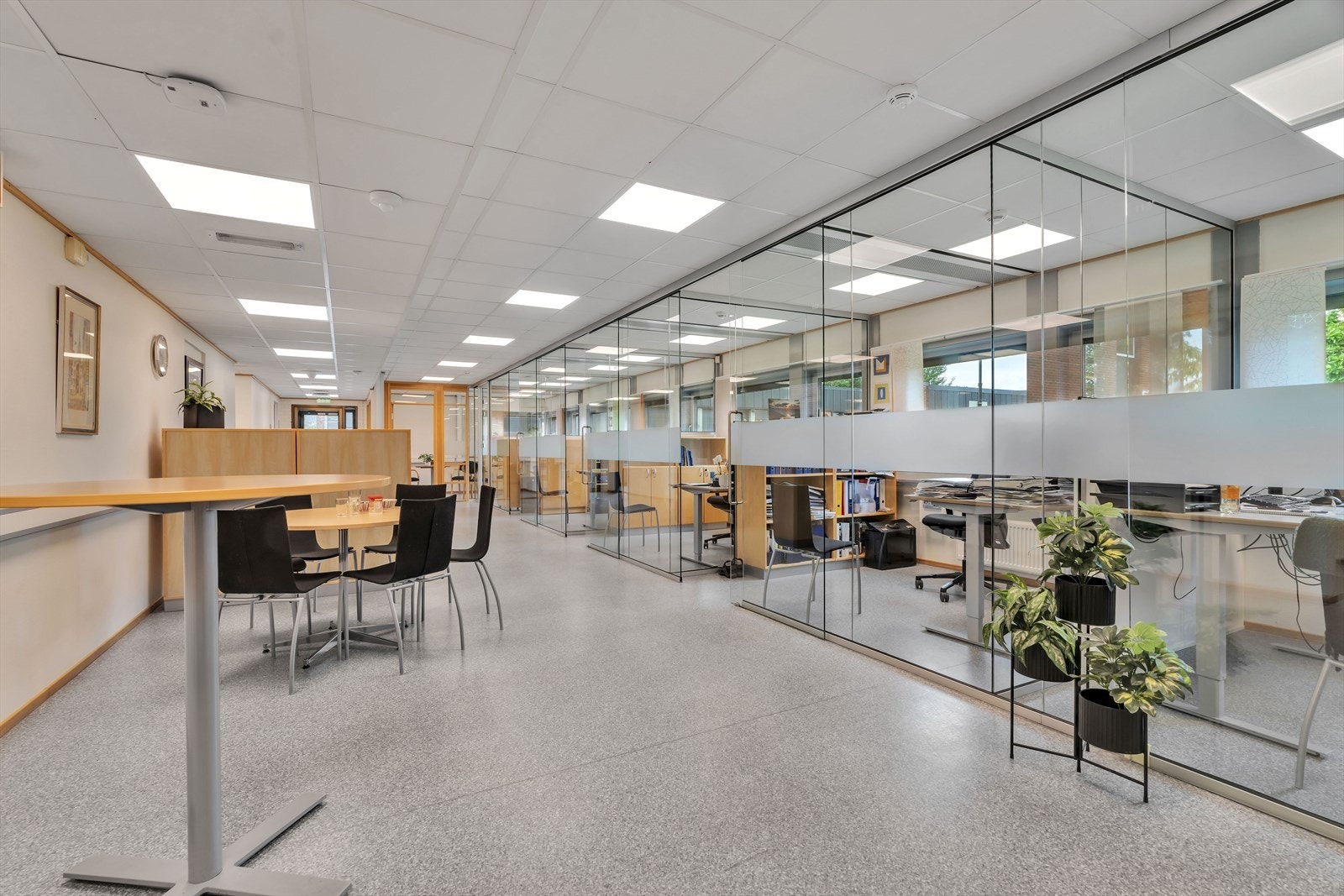 Kontorlokaler med cellekontorer og mulighet for felles kantine - Stoa