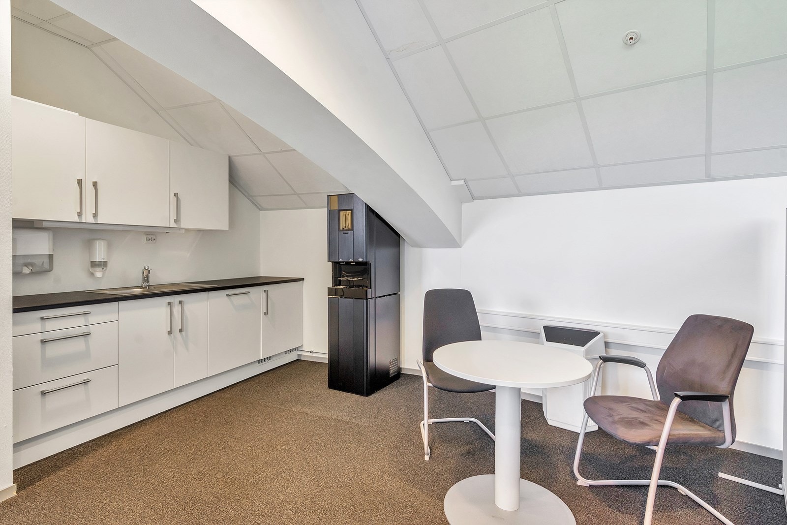 1060 m2 BTA kontor til leie på Sør Arena | Kontorlokalene kan deles i 3 soner