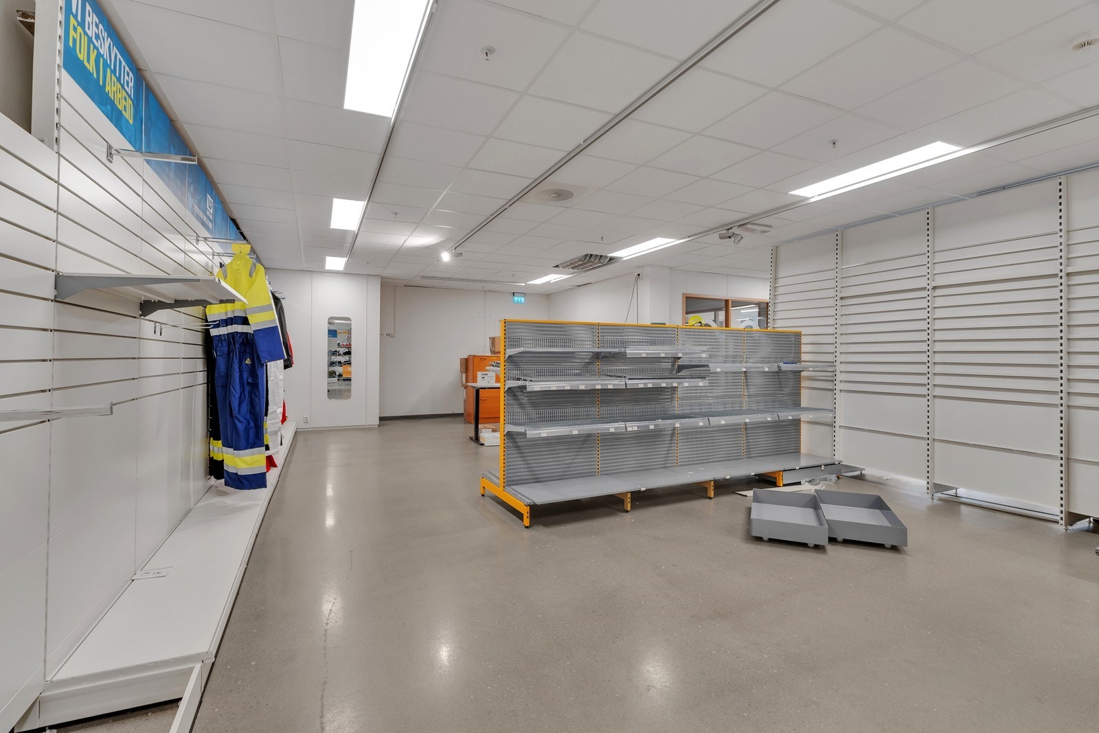 Butikk/showroom/lager på 870 kvm BTA til leie i Sørlandsparken