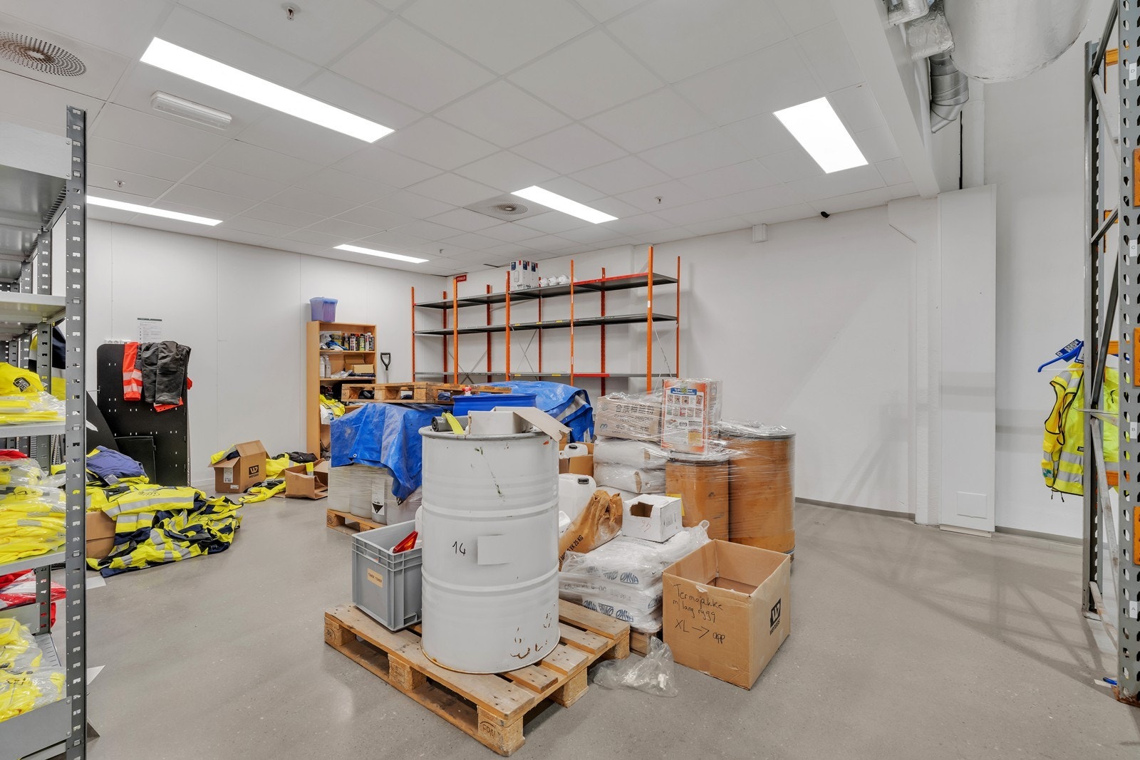 Butikk/showroom/lager på 870 kvm BTA til leie i Sørlandsparken