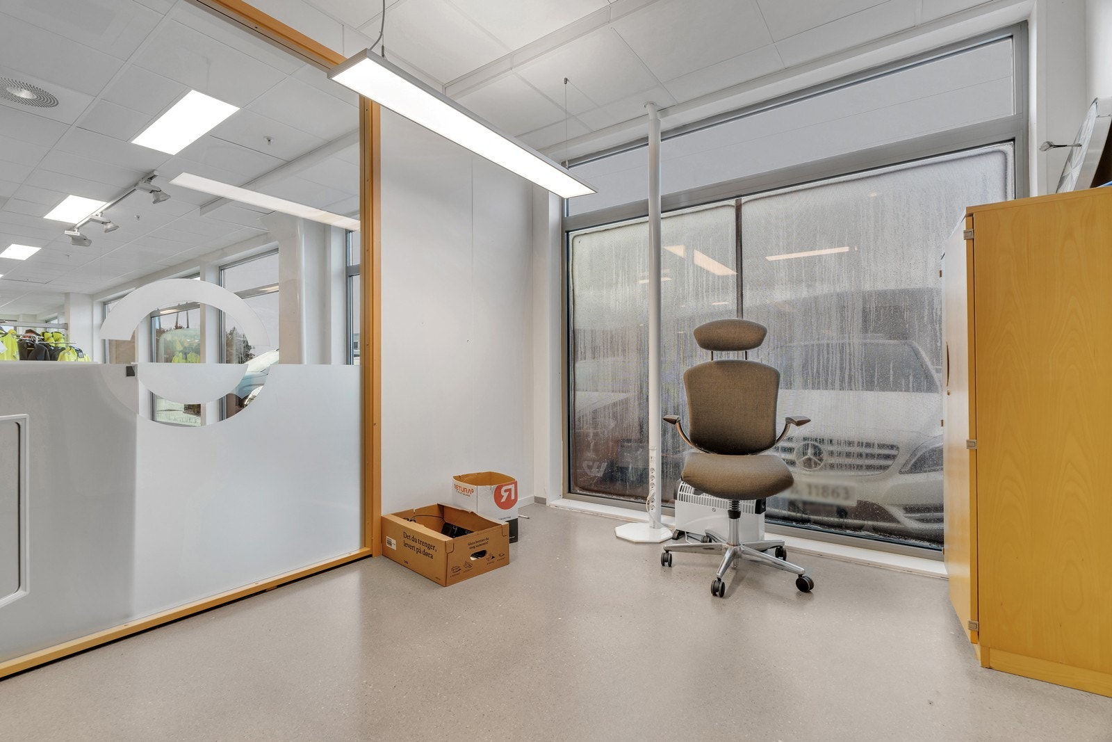 Butikk/showroom/lager på 870 kvm BTA til leie i Sørlandsparken