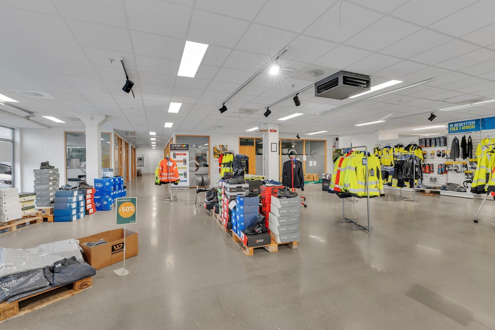 Butikk/showroom/lager på 870 kvm BTA til leie i Sørlandsparken
