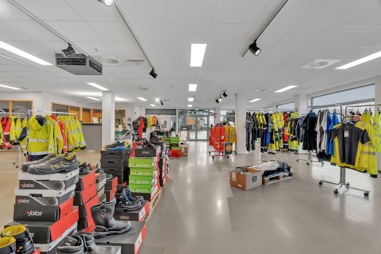 Butikk/showroom/lager på 870 kvm BTA til leie i Sørlandsparken