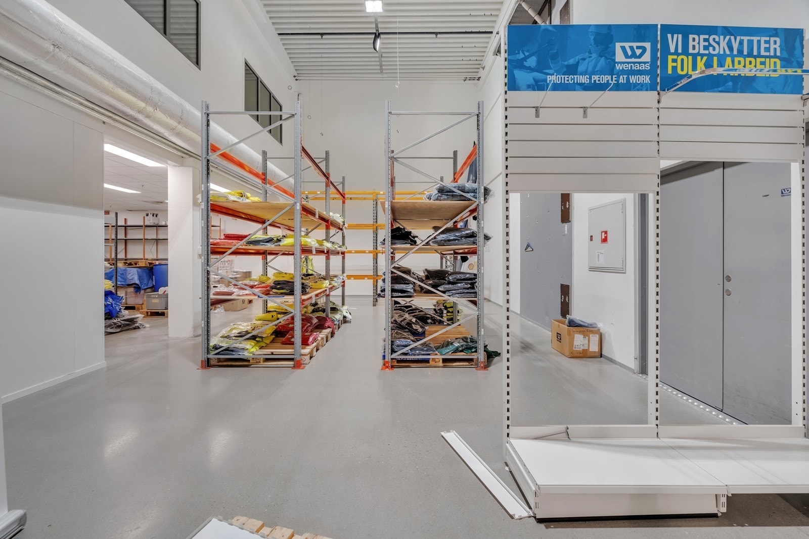 Butikk/showroom/lager på 870 kvm BTA til leie i Sørlandsparken