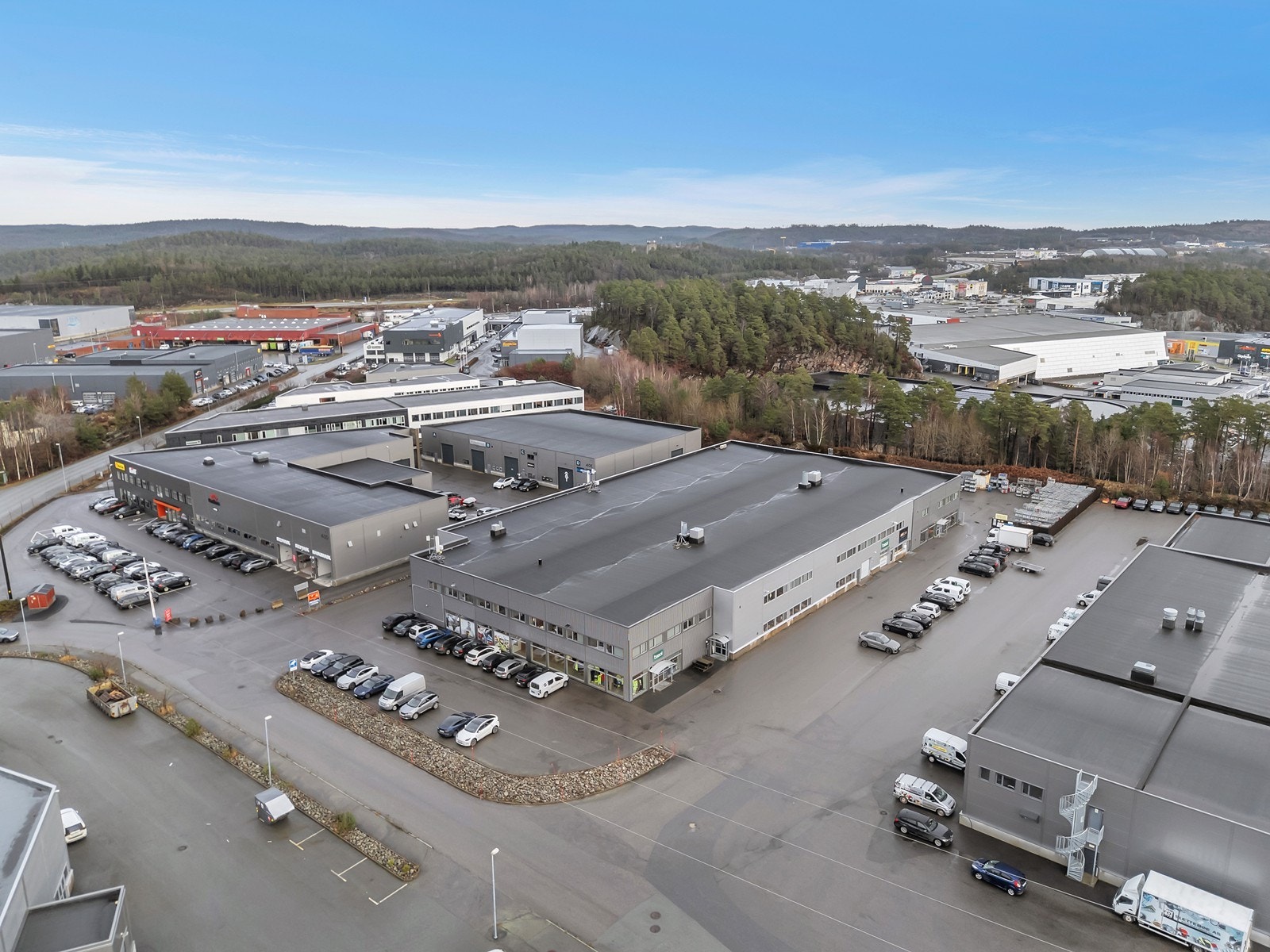 Butikk/showroom/lager på 870 kvm BTA til leie i Sørlandsparken
