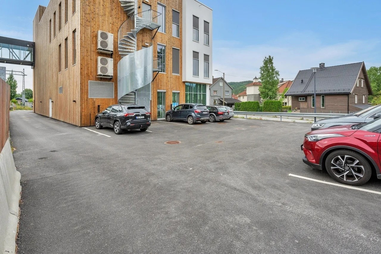 Nodeland Stasjon -moderne næringsseksjon til leie i 1. etasje