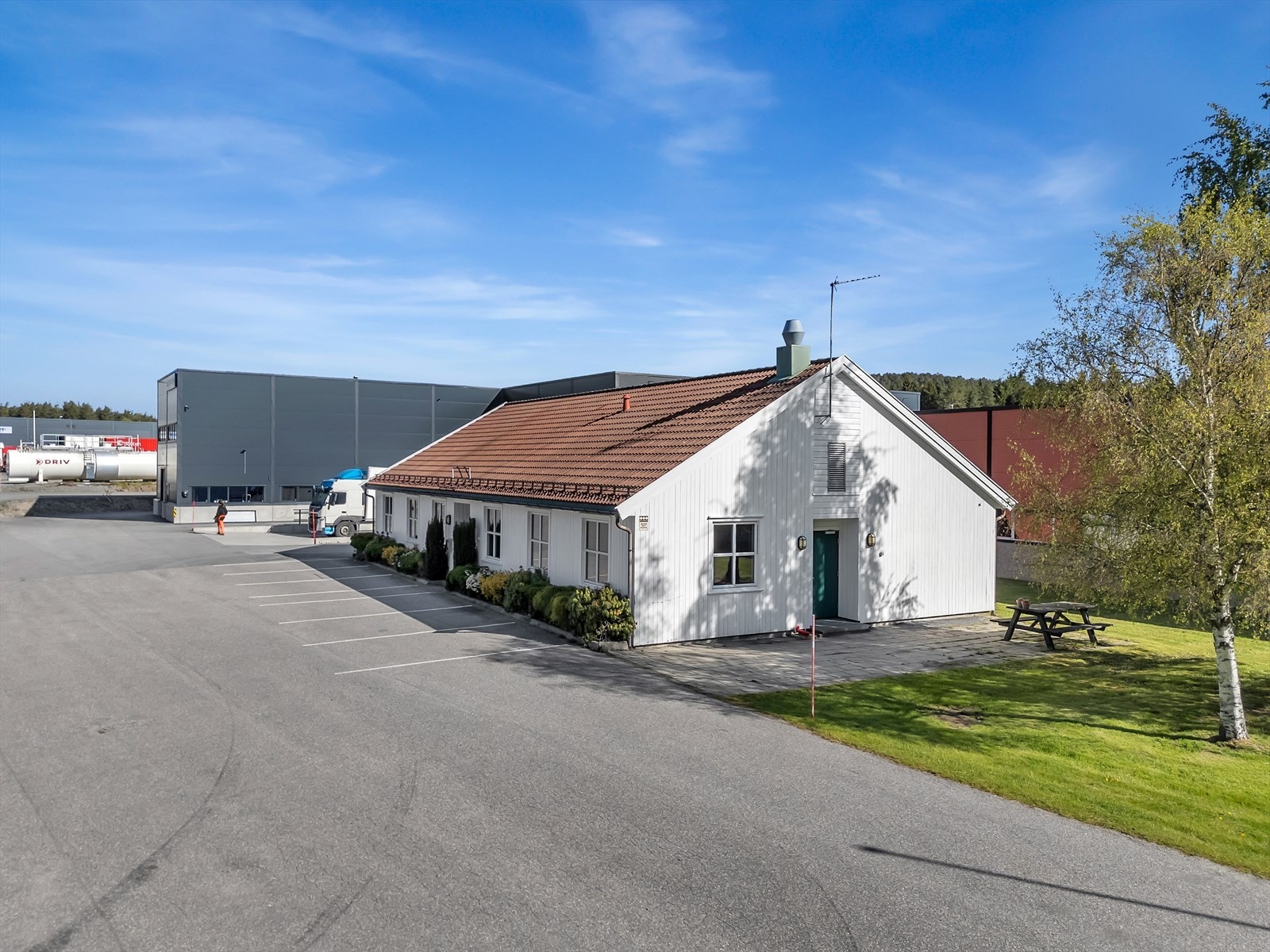 Produksjon-/lagerbygg på 2.650 kvm BTA med tilhørende kontor-/adminbygg - Storemyrsletta