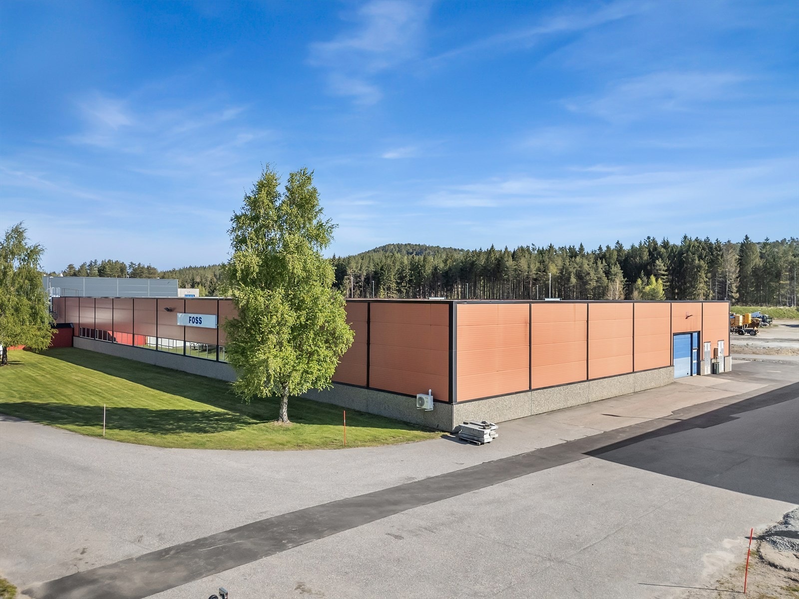 Produksjon-/lagerbygg på 2.650 kvm BTA med tilhørende kontor-/adminbygg - Storemyrsletta