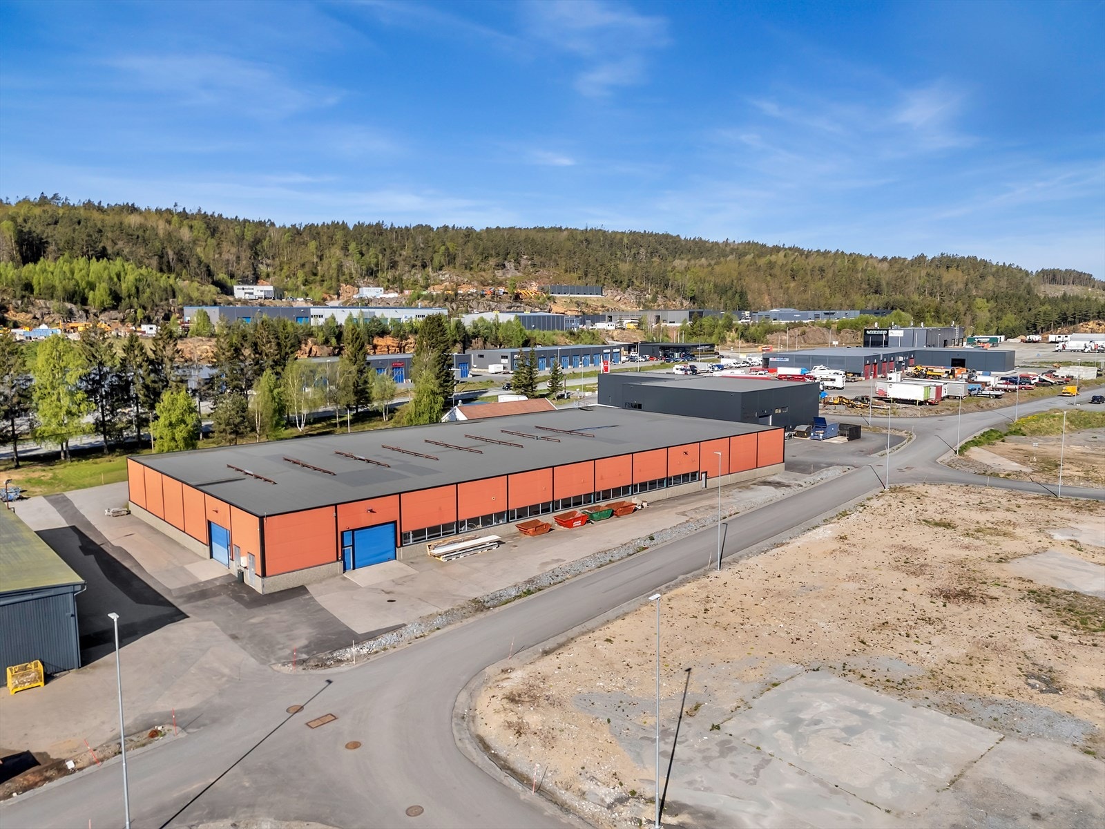 Produksjon-/lagerbygg på 2.650 kvm BTA med tilhørende kontor-/adminbygg - Storemyrsletta