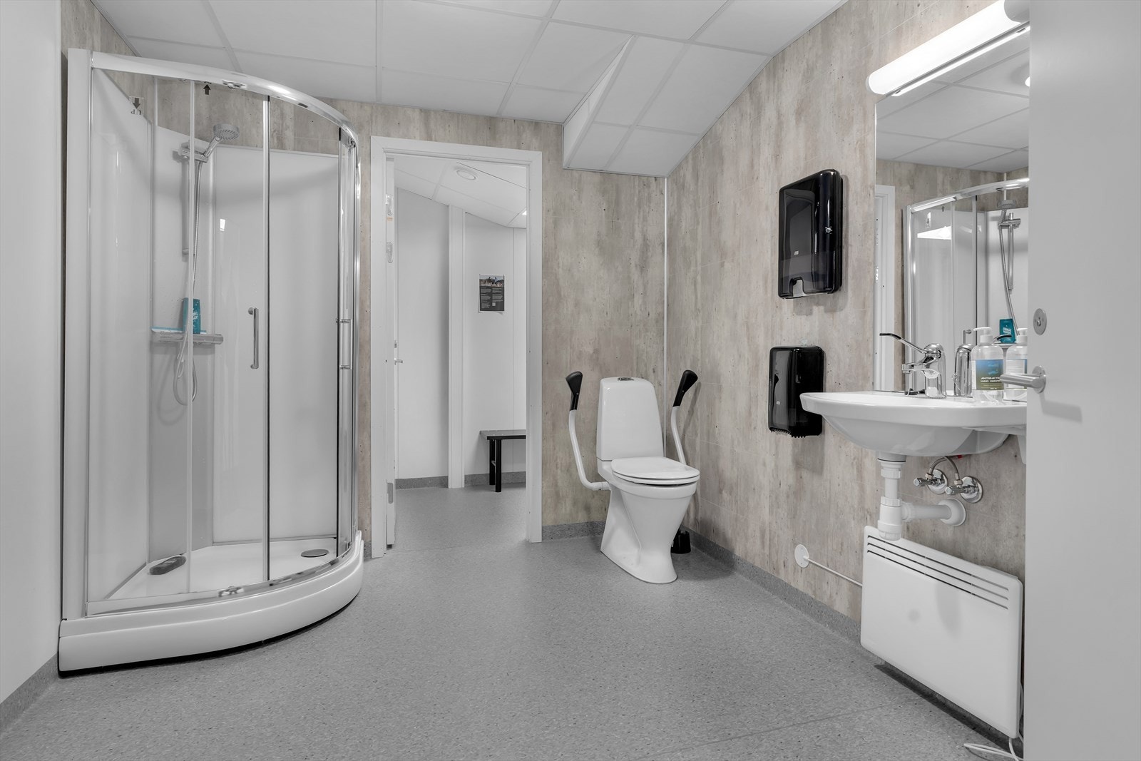 Ca 500 m2 BTA kontor med god standard til leie | Verksted/ lager ca 500 m2 BTA | Godt med parkering
