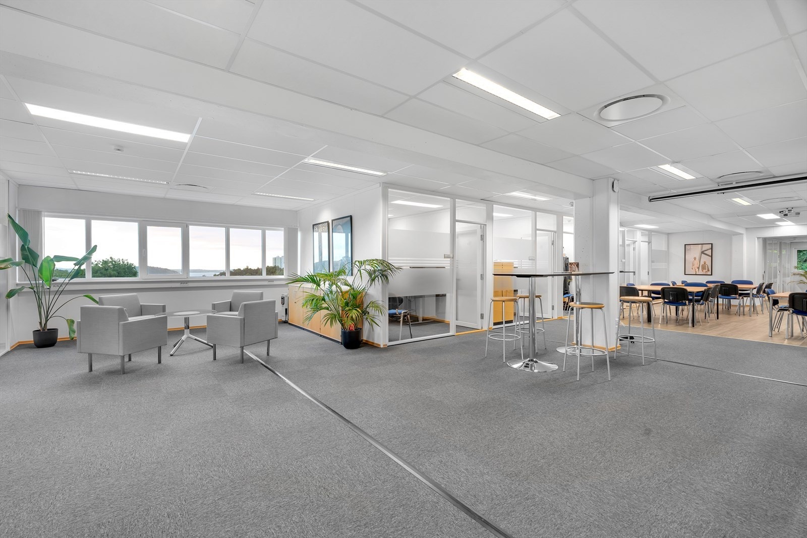 Ca 500 m2 BTA kontor med god standard til leie | Verksted/ lager ca 500 m2 BTA | Godt med parkering