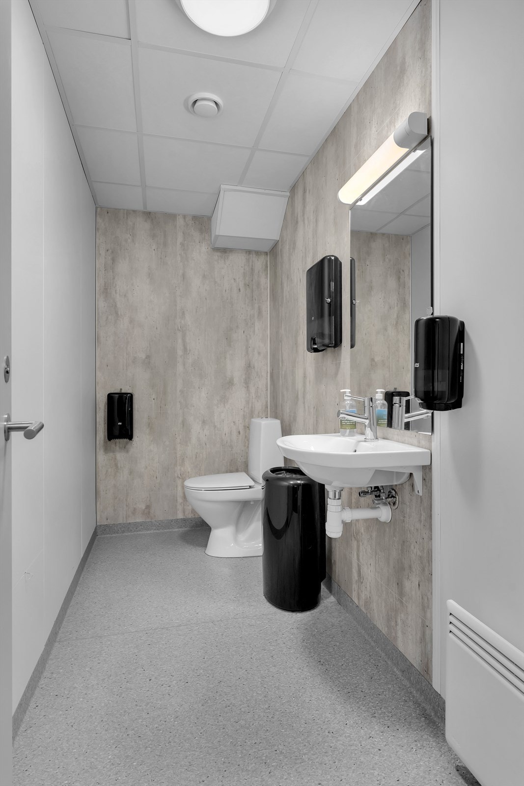 Ca 500 m2 BTA kontor med god standard til leie | Verksted/ lager ca 500 m2 BTA | Godt med parkering