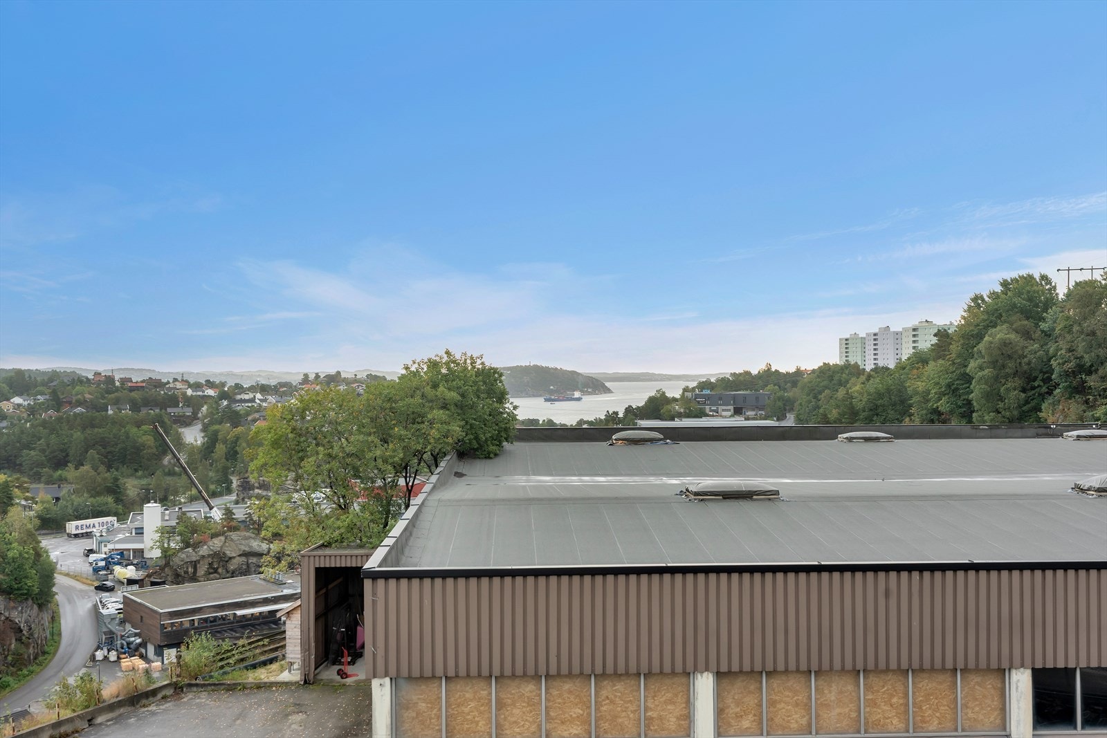 Ca 500 m2 BTA kontor med god standard til leie | Verksted/ lager ca 500 m2 BTA | Godt med parkering