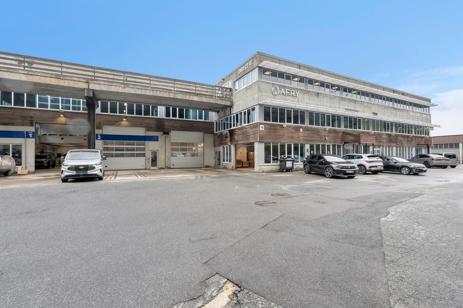 Ca 500 m2 BTA kontor med god standard til leie | Verksted/ lager ca 500 m2 BTA | Godt med parkering