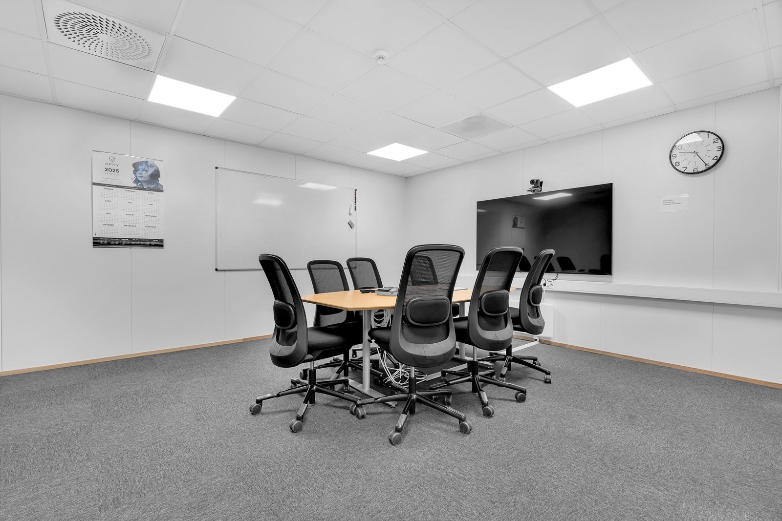 Ca 500 m2 BTA kontor med god standard til leie | Verksted/ lager ca 500 m2 BTA | Godt med parkering