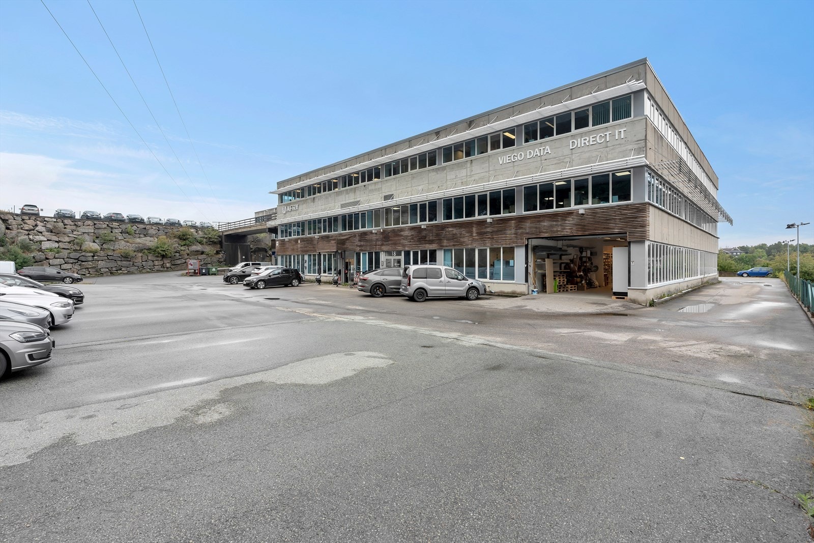 Ca 500 m2 BTA kontor med god standard til leie | Verksted/ lager ca 500 m2 BTA | Godt med parkering