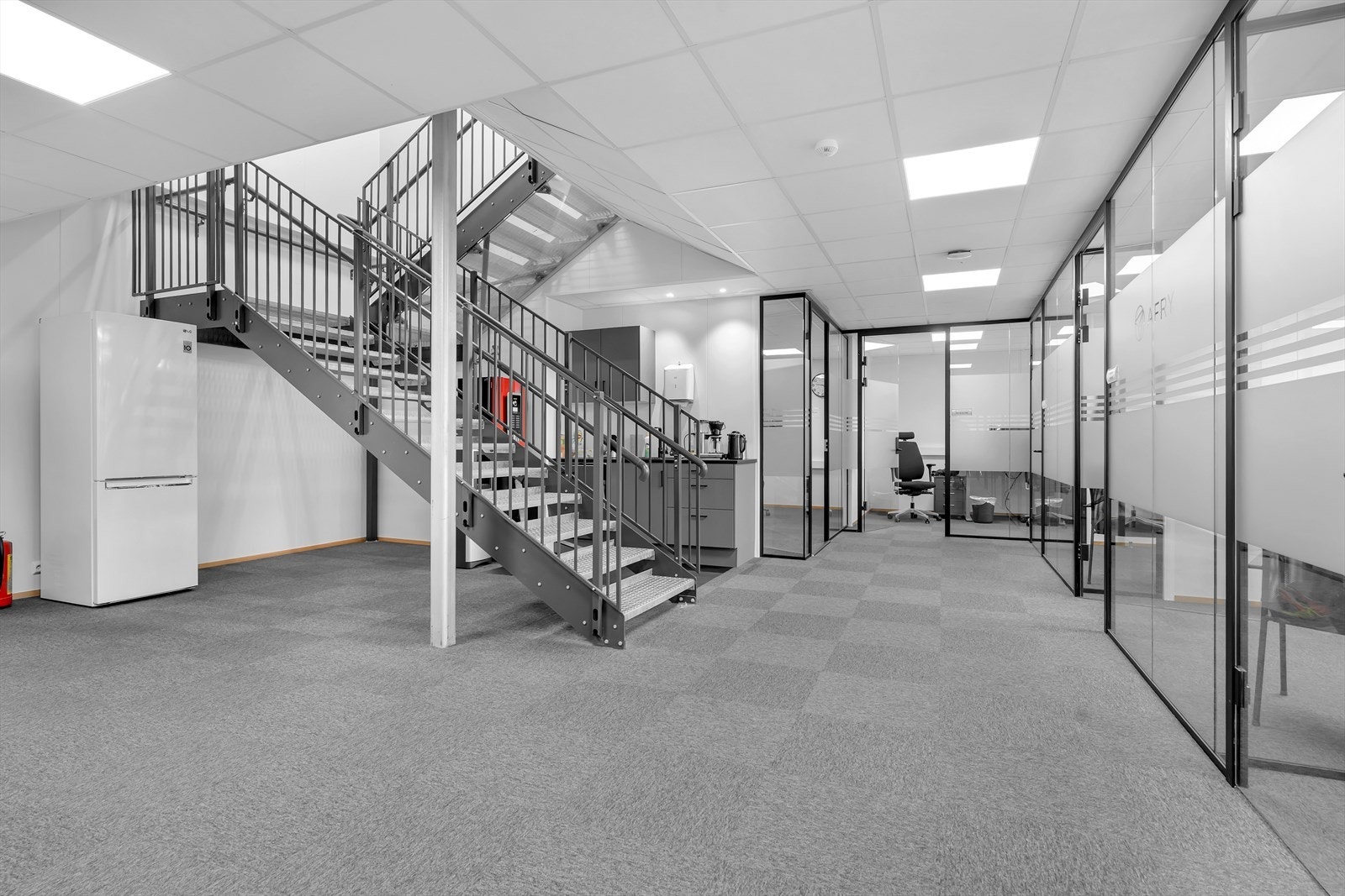Ca 500 m2 BTA kontor med god standard til leie | Verksted/ lager ca 500 m2 BTA | Godt med parkering