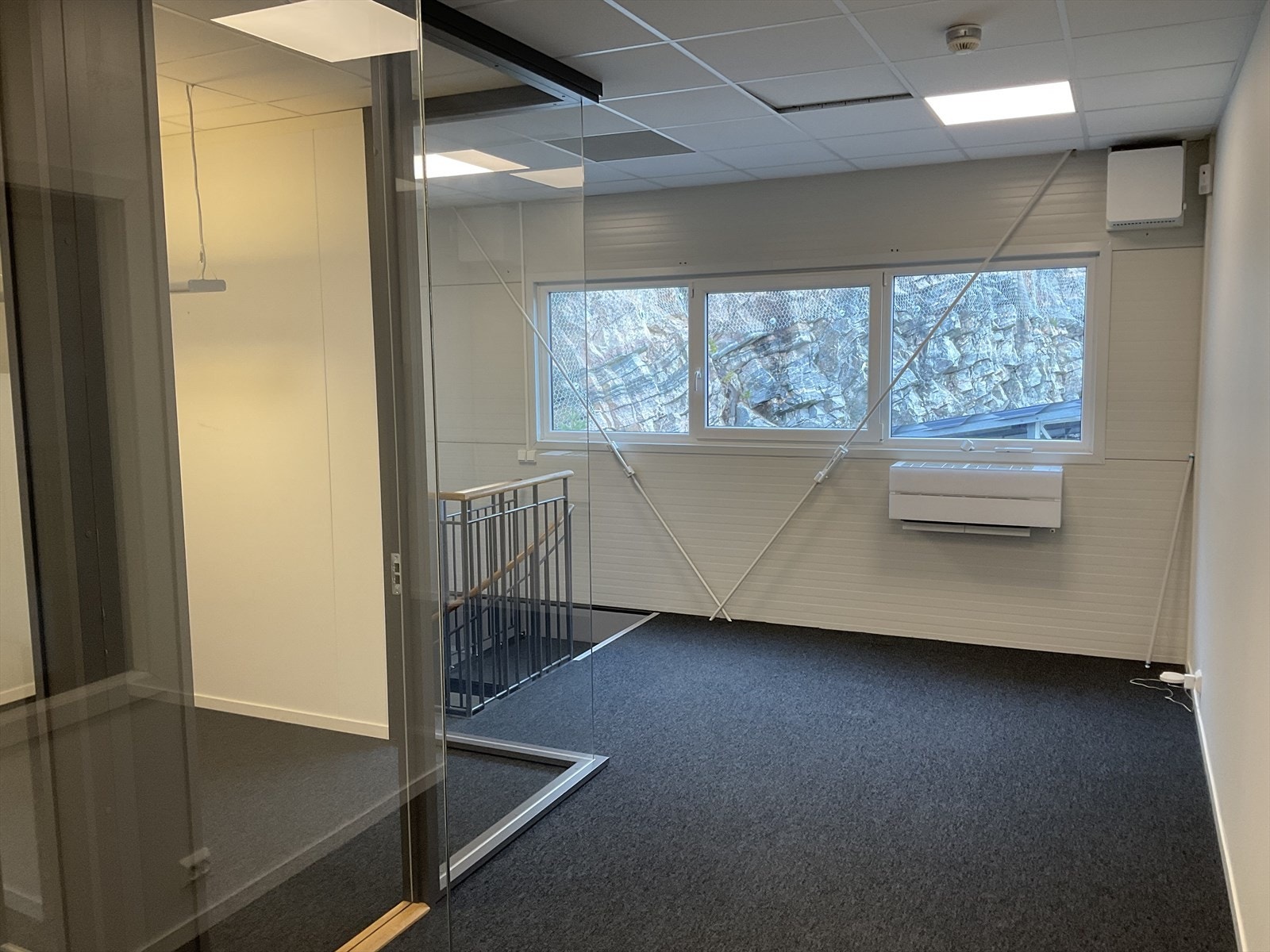 Kombinasjonslokale med verksted/ produksjon/ lagerhall og kontor - Godt med parkering