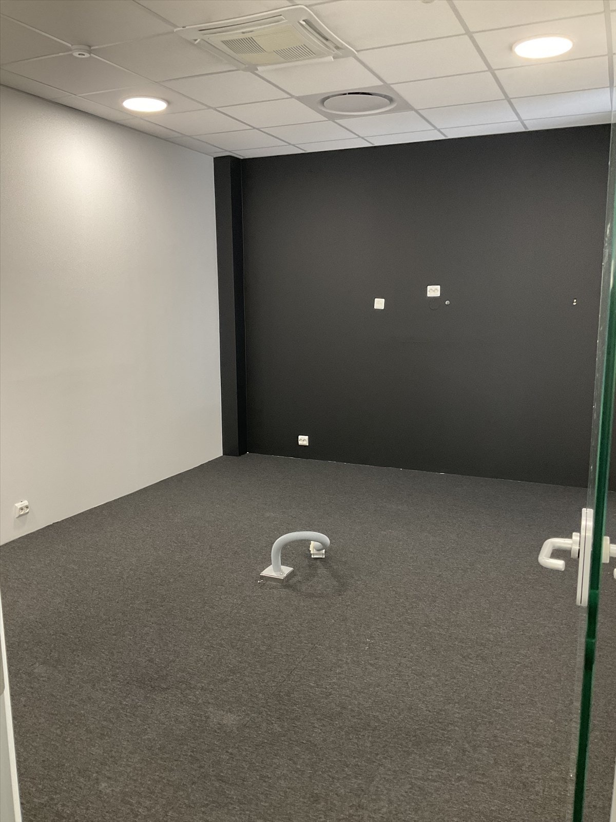 Kombinasjonslokale med verksted/ produksjon/ lagerhall og kontor - Godt med parkering