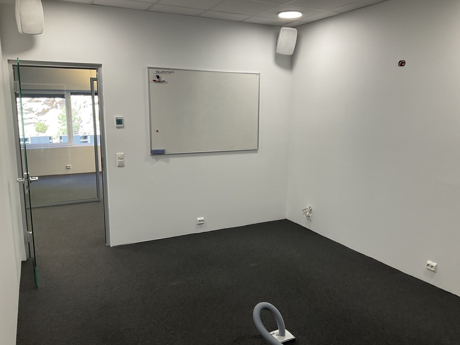 Kombinasjonslokale med verksted/ produksjon/ lagerhall og kontor - Godt med parkering