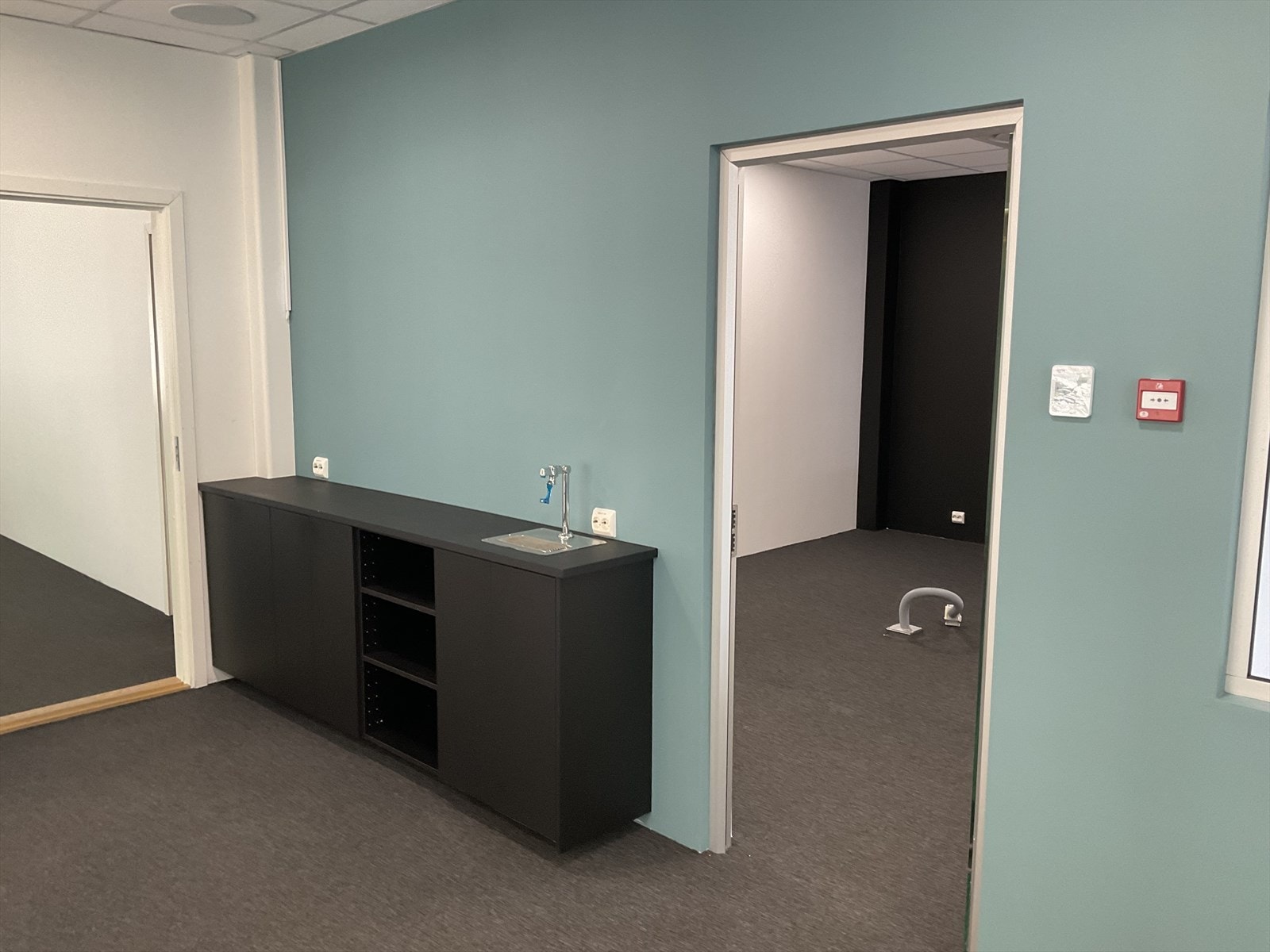 Kombinasjonslokale med verksted/ produksjon/ lagerhall og kontor - Godt med parkering