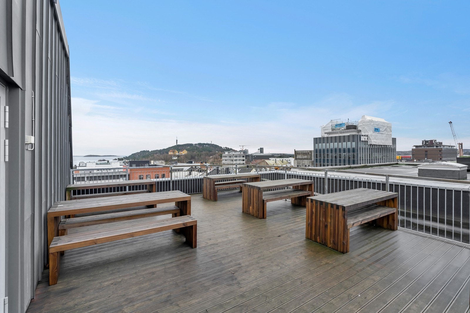 Kontorlokaler på Sandens med kantine, takterrasse og attraktiv beliggenhet.