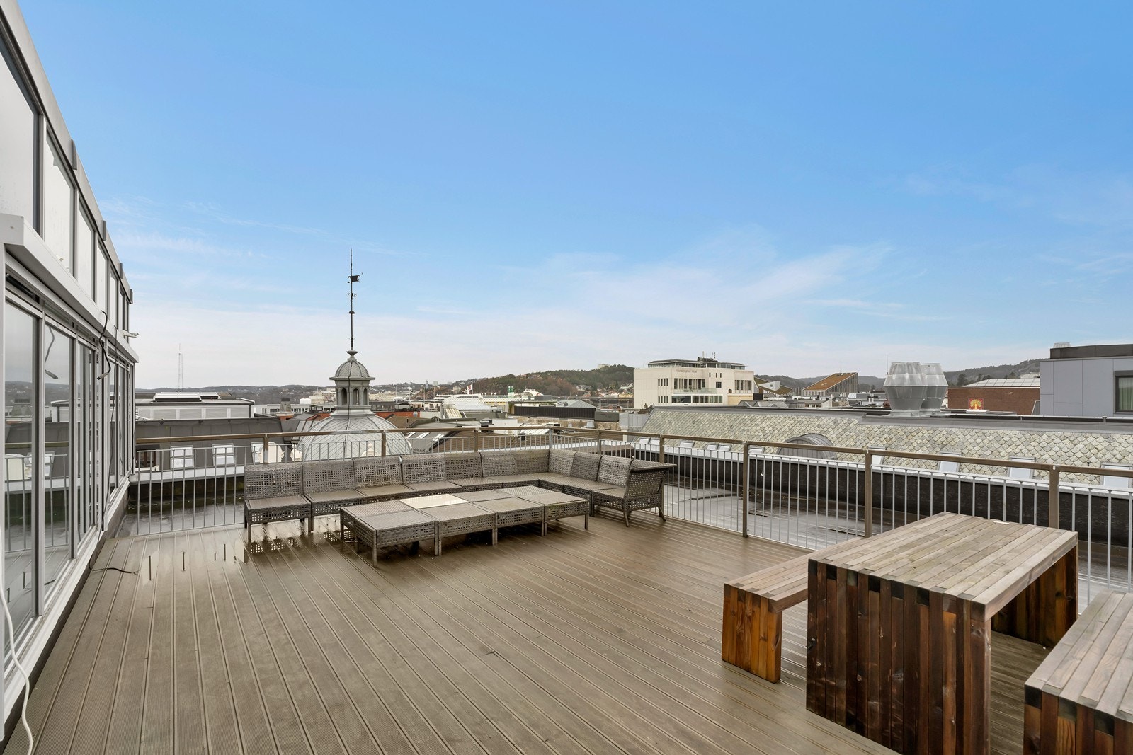 Kontorlokaler på Sandens med kantine, takterrasse og attraktiv beliggenhet.