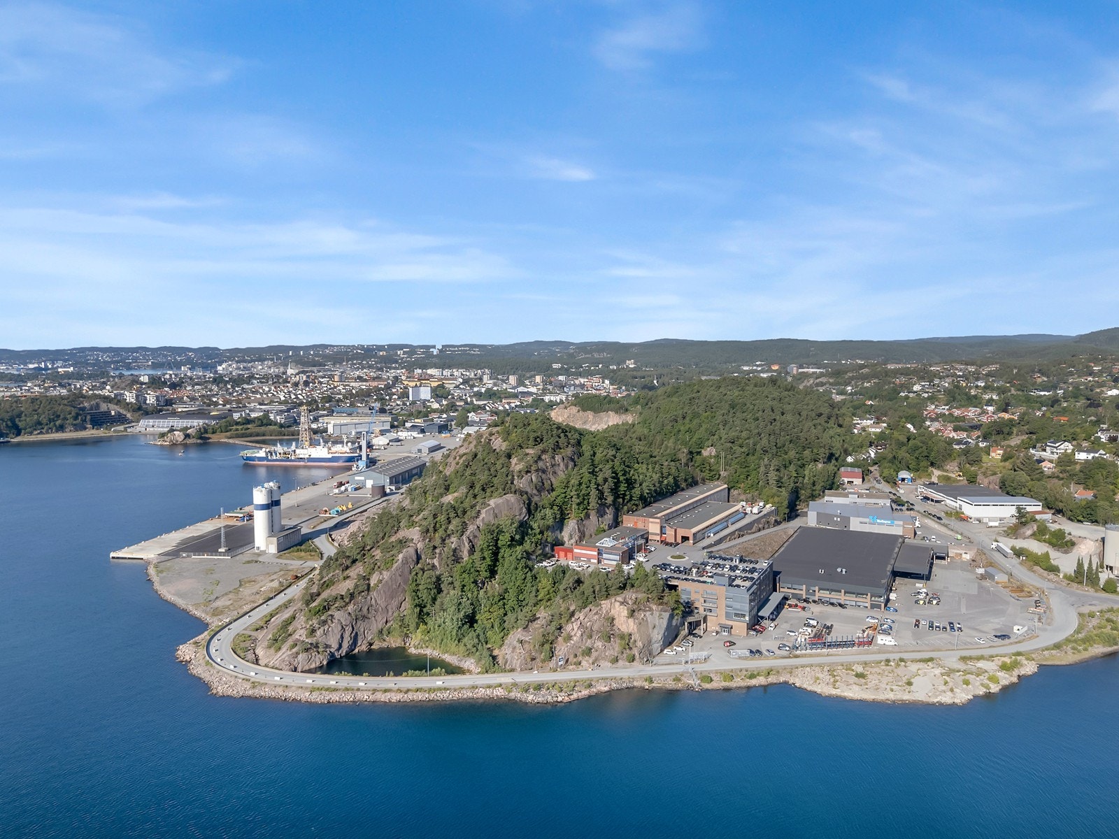 Kontor/showroom med fantastisk sjøutsikt og sentral beliggenhet på Vige, Kristiansand Øst