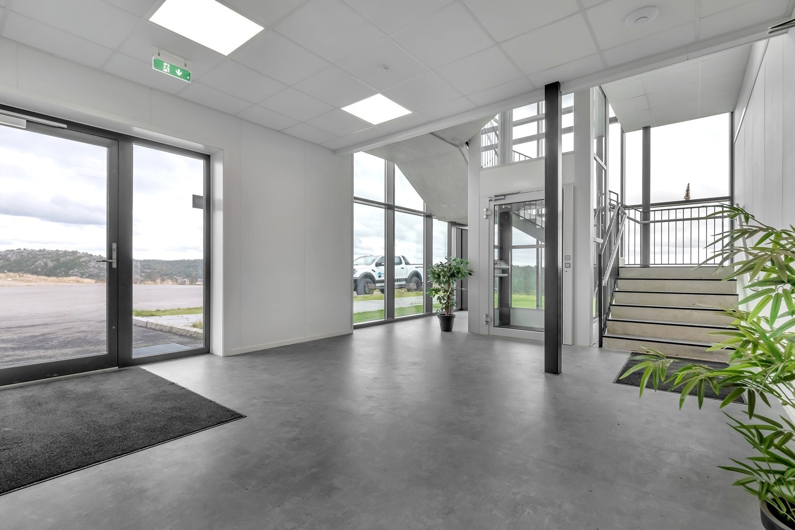 2 cellekontor med utelagringsmuligheter på 1,4 mål i nyere bygg- Mjåvann