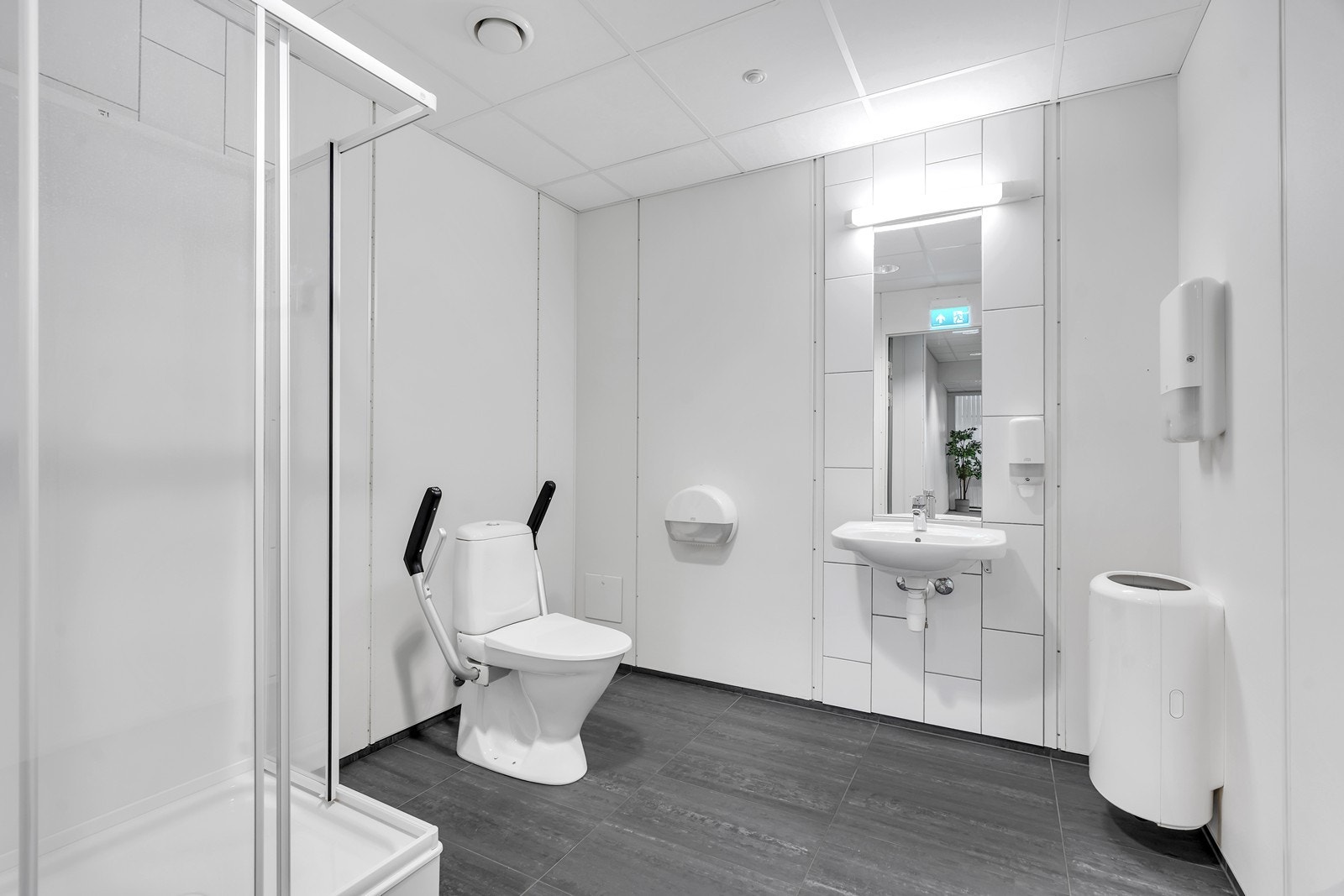 Fleksible og trivelige lokaler med sjøutsikt med sentral beliggenhet øst for byen | P-plasser på taket