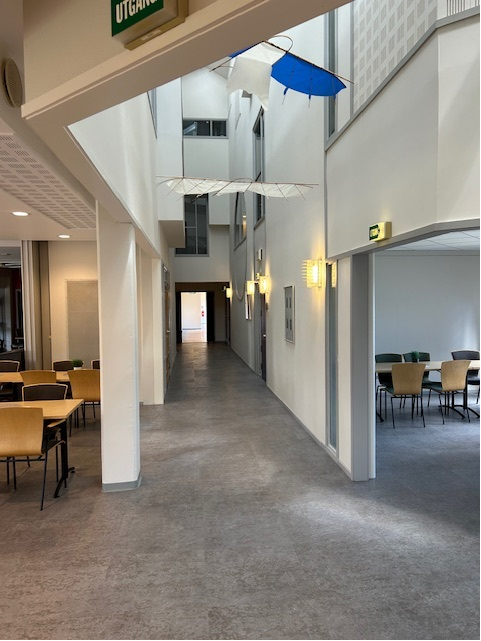 Kontorlokaler tilpasset alle bedrifter på Longum Næringspark. Felles kantine og treningssenter!