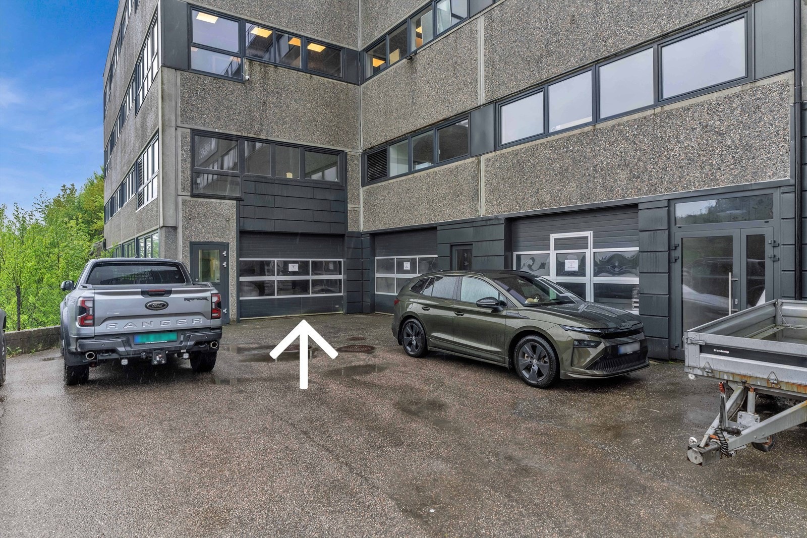 Kombinasjonseiendom med kontor og lager. 2 seksjoner, selges samlet eller hver for seg.