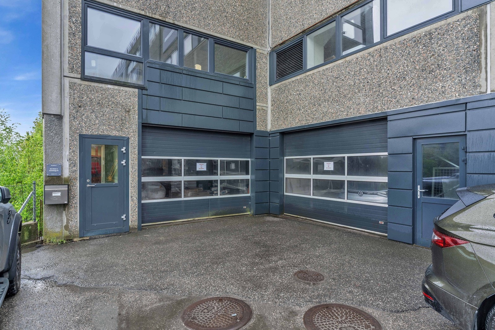 Kombinasjonseiendom med kontor og lager. 2 seksjoner, selges samlet eller hver for seg.