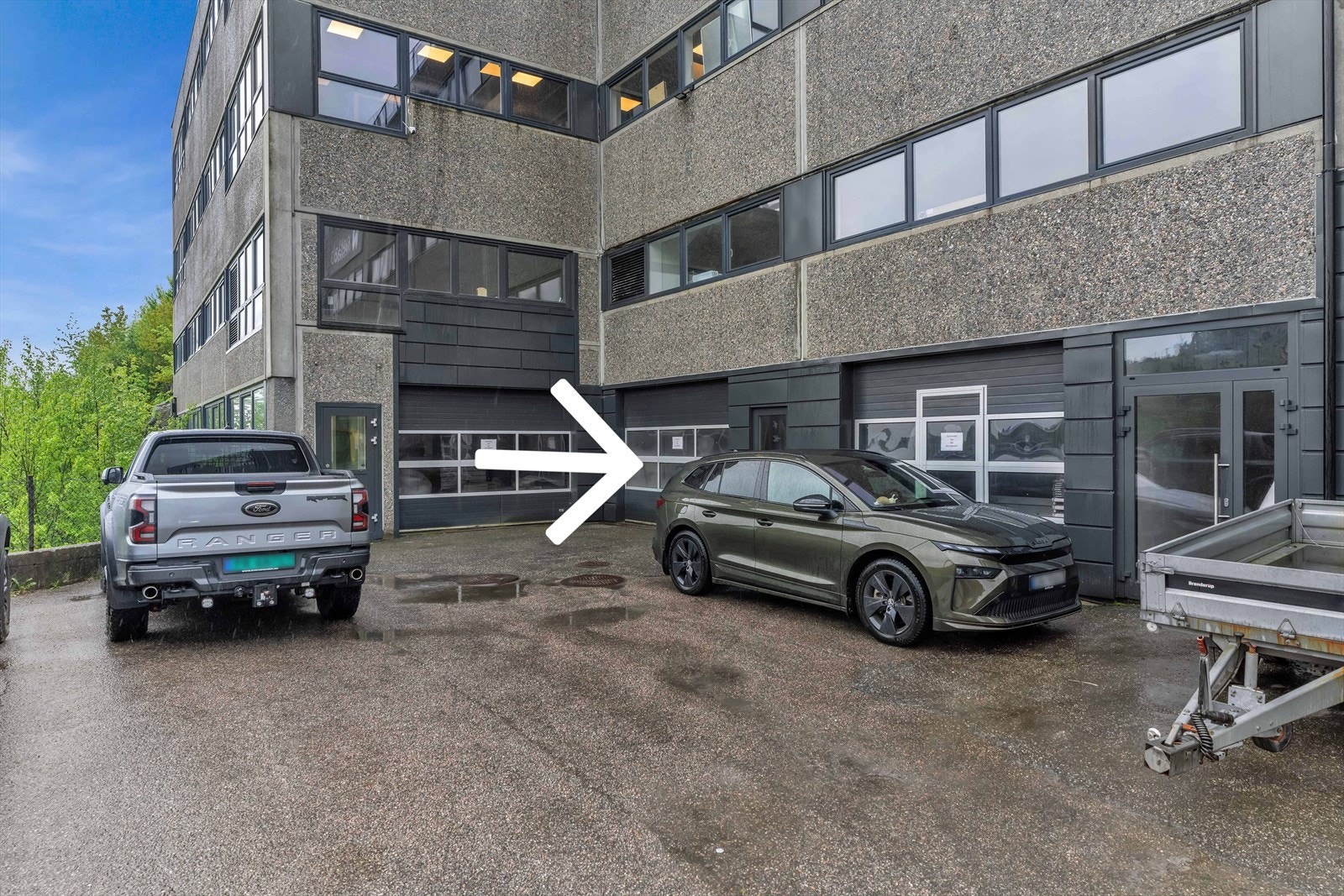 Kombinasjonseiendom med kontor og lager. 2 seksjoner, selges samlet eller hver for seg.