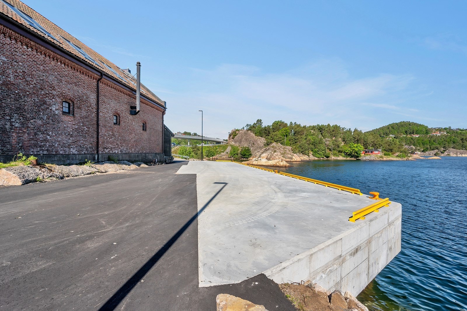 Krutthuset - Unik eiendom med industrikai, rett ved E18