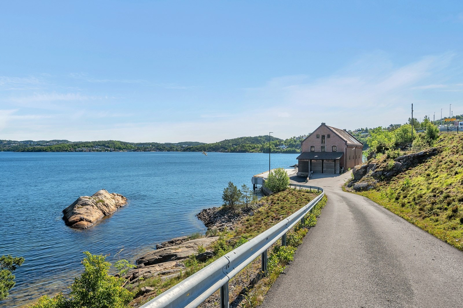 Krutthuset - Unik eiendom med industrikai, rett ved E18