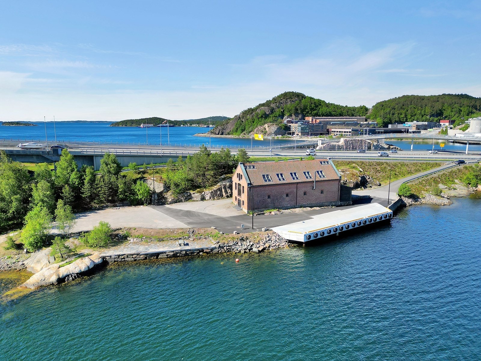 Krutthuset - Unik eiendom med industrikai, rett ved E18