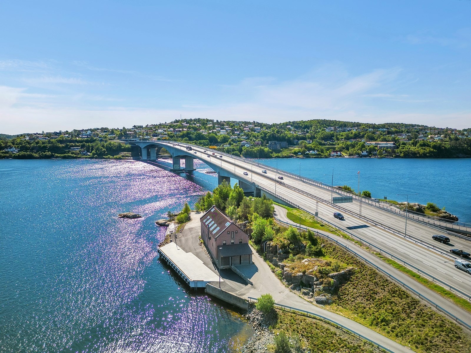 Krutthuset - Unik eiendom med industrikai, rett ved E18