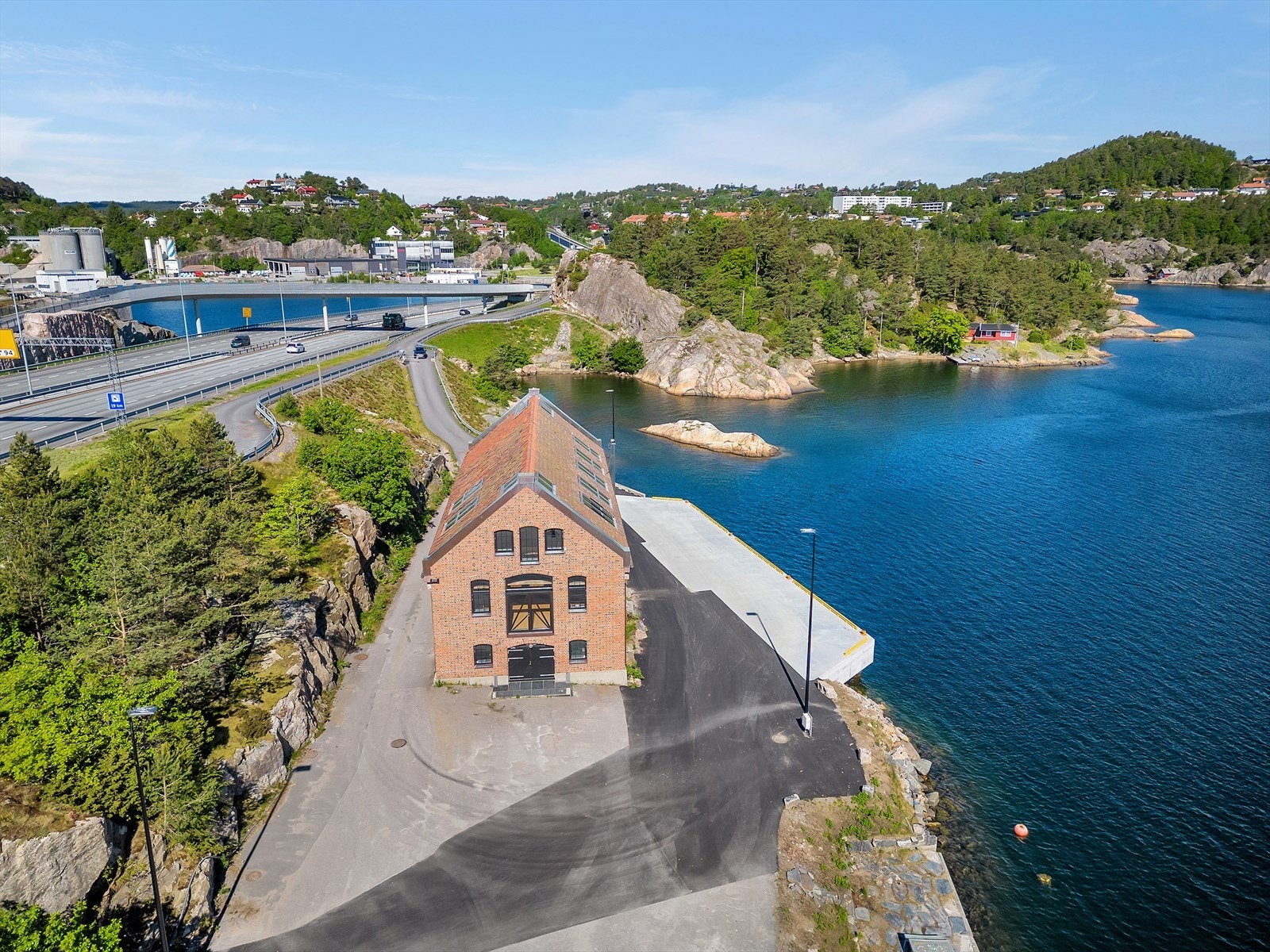 Krutthuset - Unik eiendom med industrikai, rett ved E18