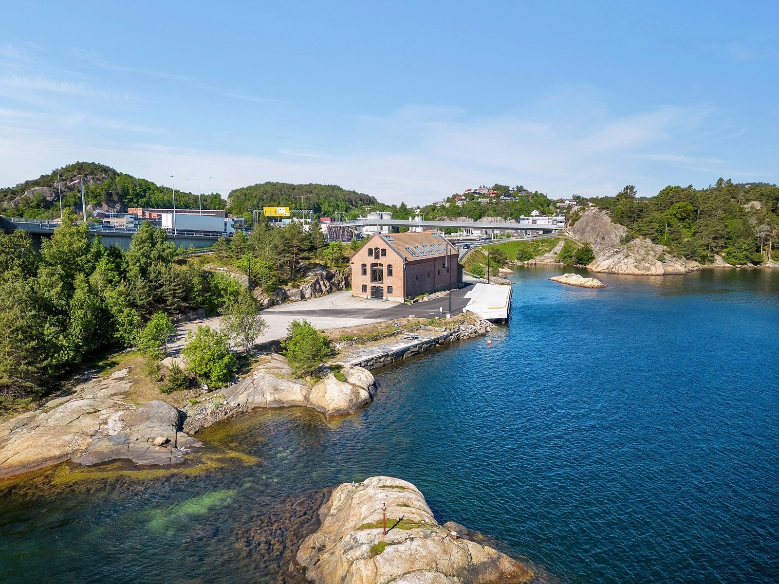 Krutthuset - Unik eiendom med industrikai, rett ved E18
