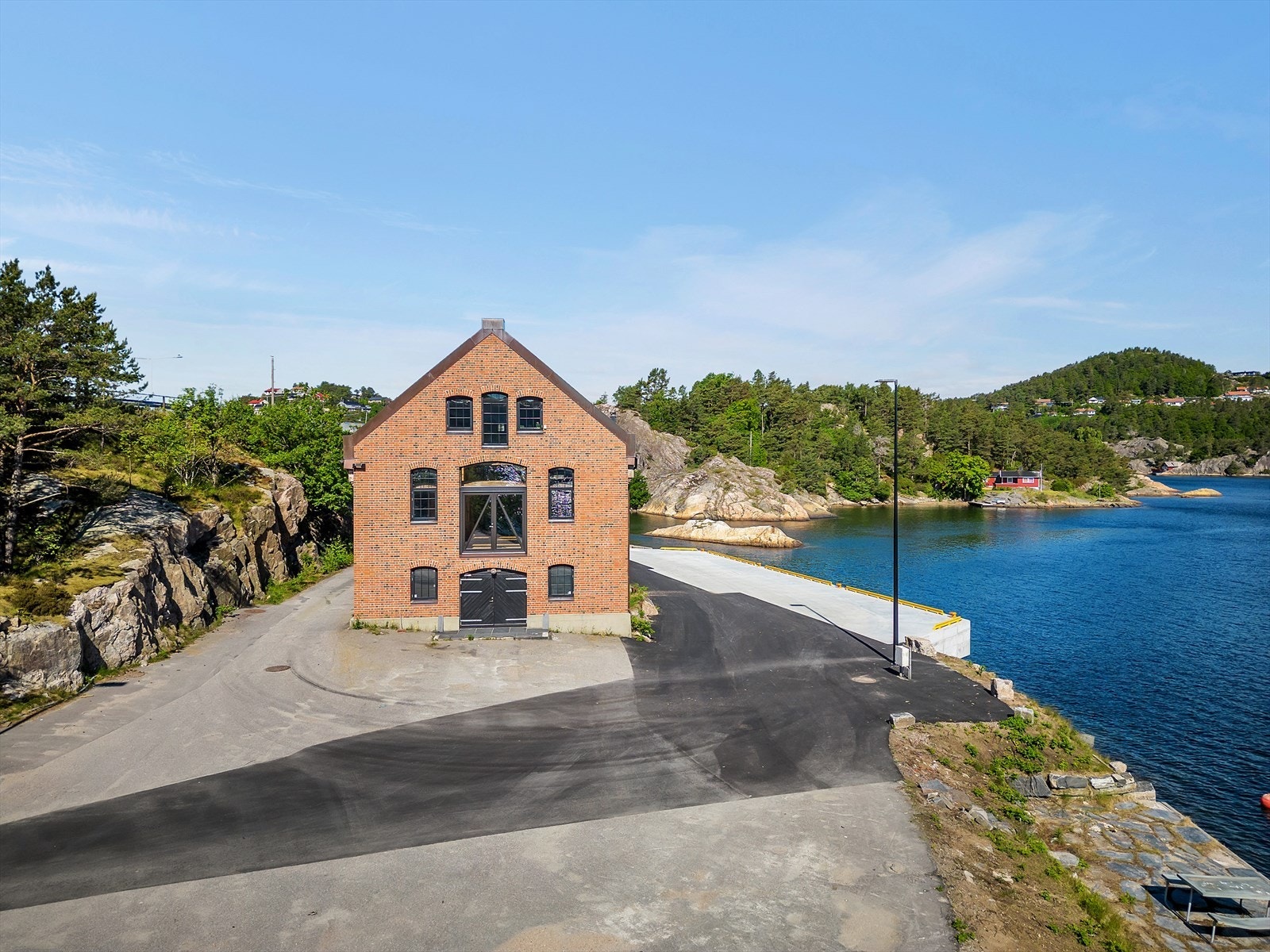 Krutthuset - Unik eiendom med industrikai, rett ved E18