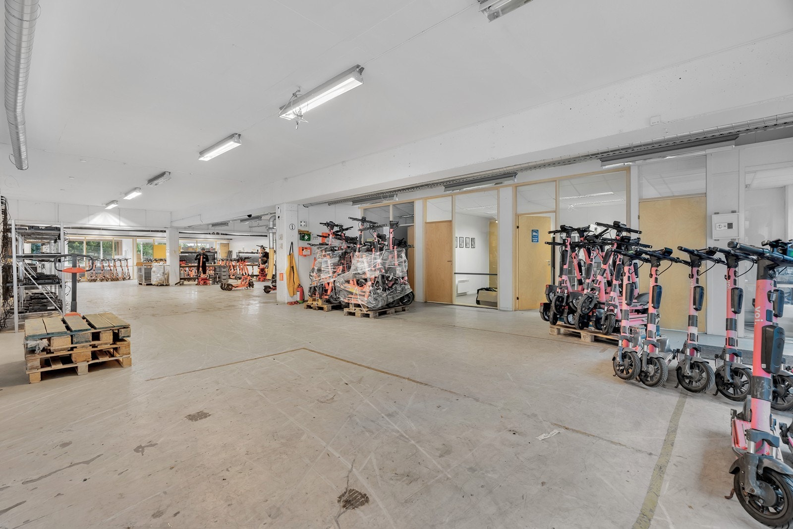 Kombinasjonseiendom med 2 bygg, rikelig parkering og høyt utleiepotensial